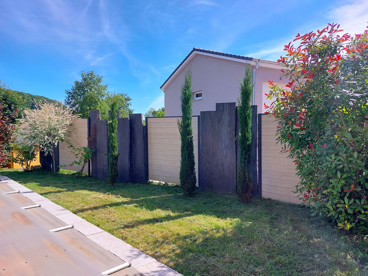Déléguez la pose de la clôture de votre jardin par un paysagiste